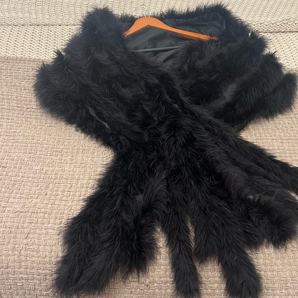 Black feathers shawl - Picture 2 of 13